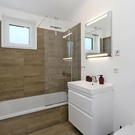 Gorgeous In Lembruch-duemmer With Kitchen 度假居 *